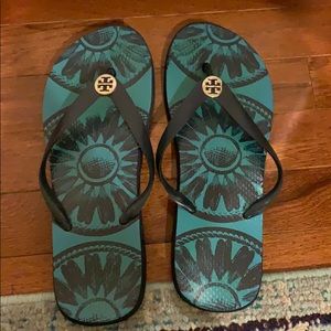 TORY BURCH flip flops